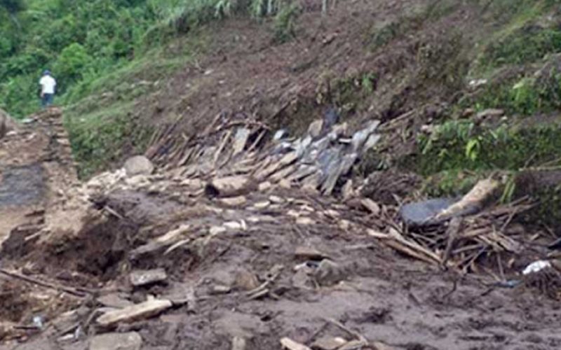 पहिरोले मुग्लिन मलेखु राजमार्ग अवरुद्ध