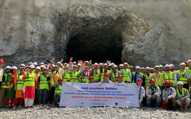 तनहुँ जलविद्युत आयोजनाको मुख्य सुरुङ छिचोलियो