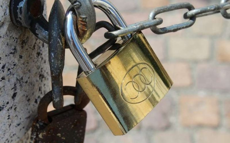 मालपोत र नापी कार्यालयमा तालाबन्दी, प्रहरीद्वारा अश्रुग्यास प्रहार