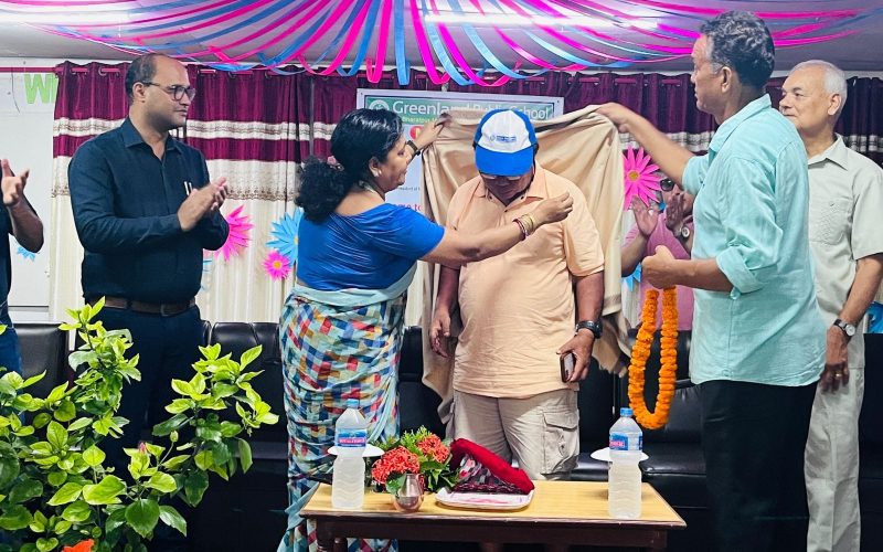 डा. महावीर पुन किताब बेच्दै ग्रीनल्याण्ड पुगेपछि…