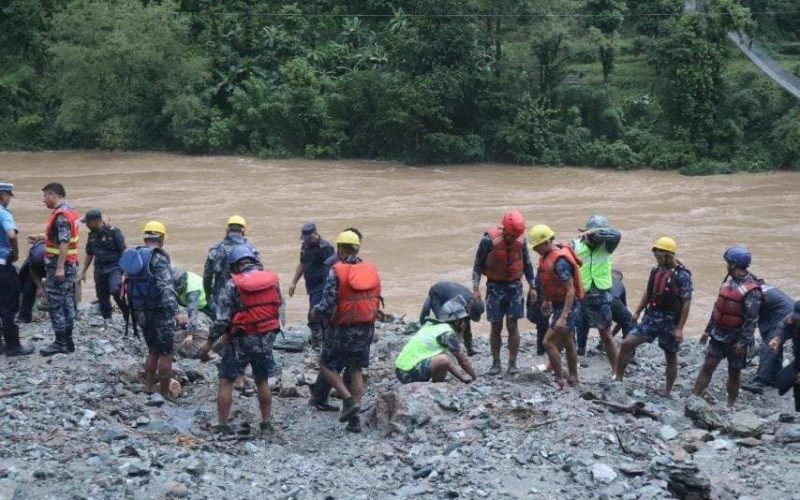 सिमलतालमा खसेको बसका दुई यात्रुको शव भेटियो