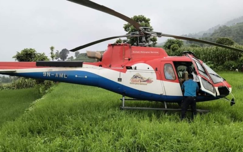 काठमाडौं जाँदै गरेको हेलिकोप्टर धादिङमा आकस्मिक अवतरण