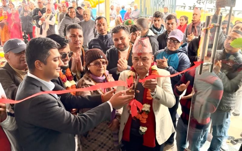 चितवनमा लुम्बिनी सेरामिक्स टायल्सको डिलर उद्घाटन