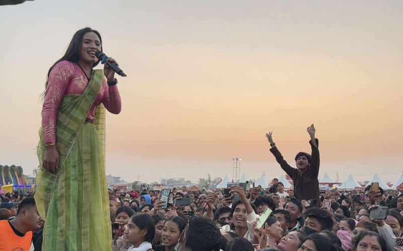 खैरहनी महोत्सवमा दर्शक उर्लिए ,पल र शान्तिको प्रस्तुतिले तात्यो माहोल