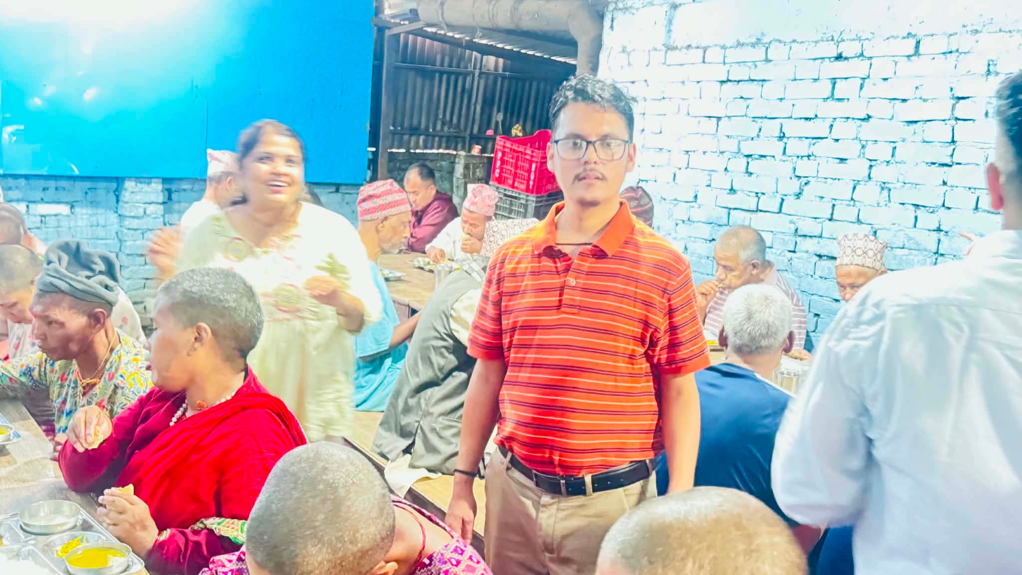 प्रेस युनियन चितवनद्धारा स्थापना दिवसमा भोजना सेवा 