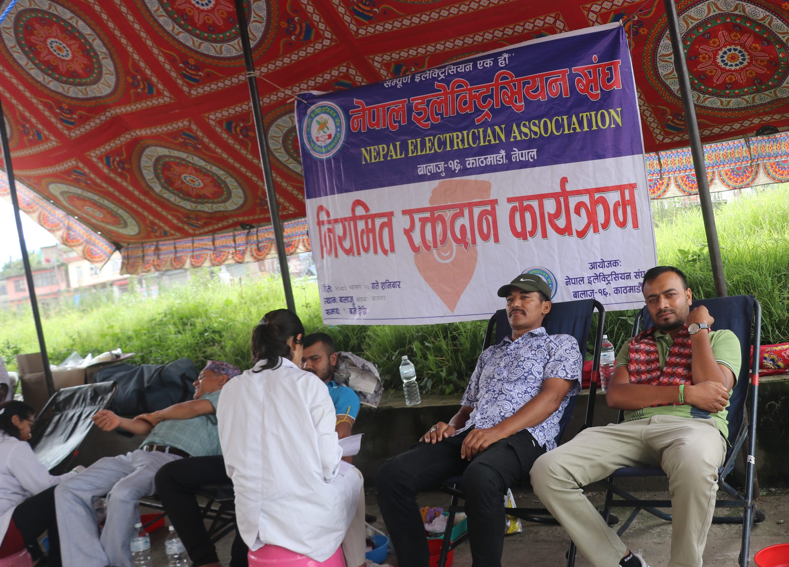 नेपाल इलेक्ट्रिसियन एसोसिएसनको रक्तदान कार्यक्रममा ५२ जनाले गरे रक्तदान